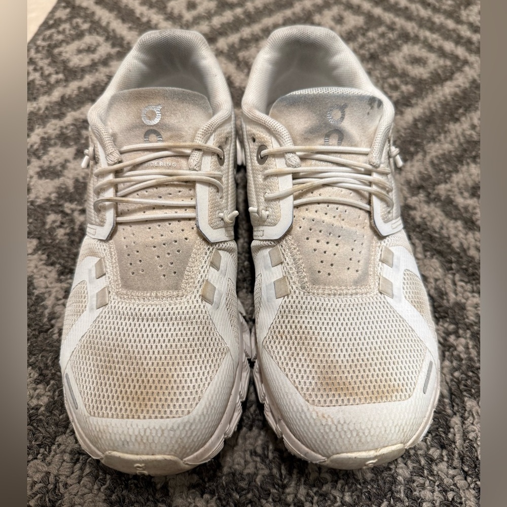 Cloud 5 women’s on shoes. White. Sz6 used